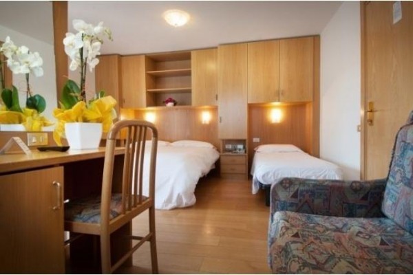 DUE SPADE_FOLGARIA_SS_07.JPG